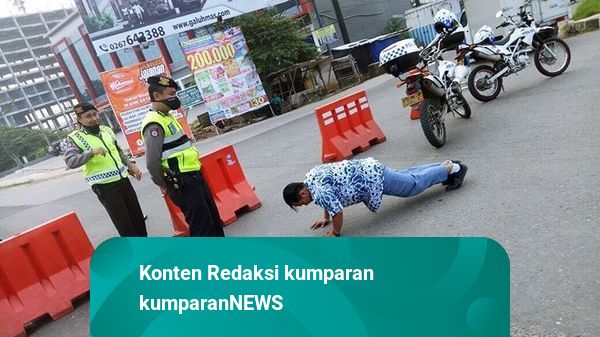 Hukuman Push Up Untuk Pelajar Bandel Di Jalan Raya